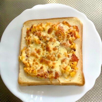 食パンにオンしてチーズたっぷり胡椒でピリッと美味しい〜(๑˃̵ᴗ˂̵)
朝食ごちそうさまでした✨